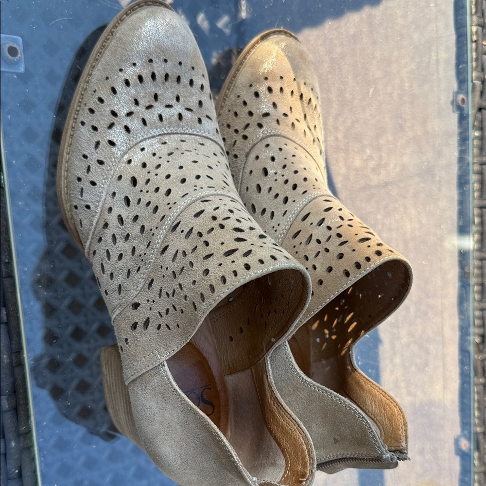 Sofft Tan Ankle Booties